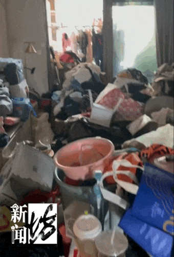 皇冠体育App下载_垃圾堆满皇冠体育App下载，臭到离谱！上海顶流豪宅业主也拾荒？邻居直呼倒大霉，不能忍！