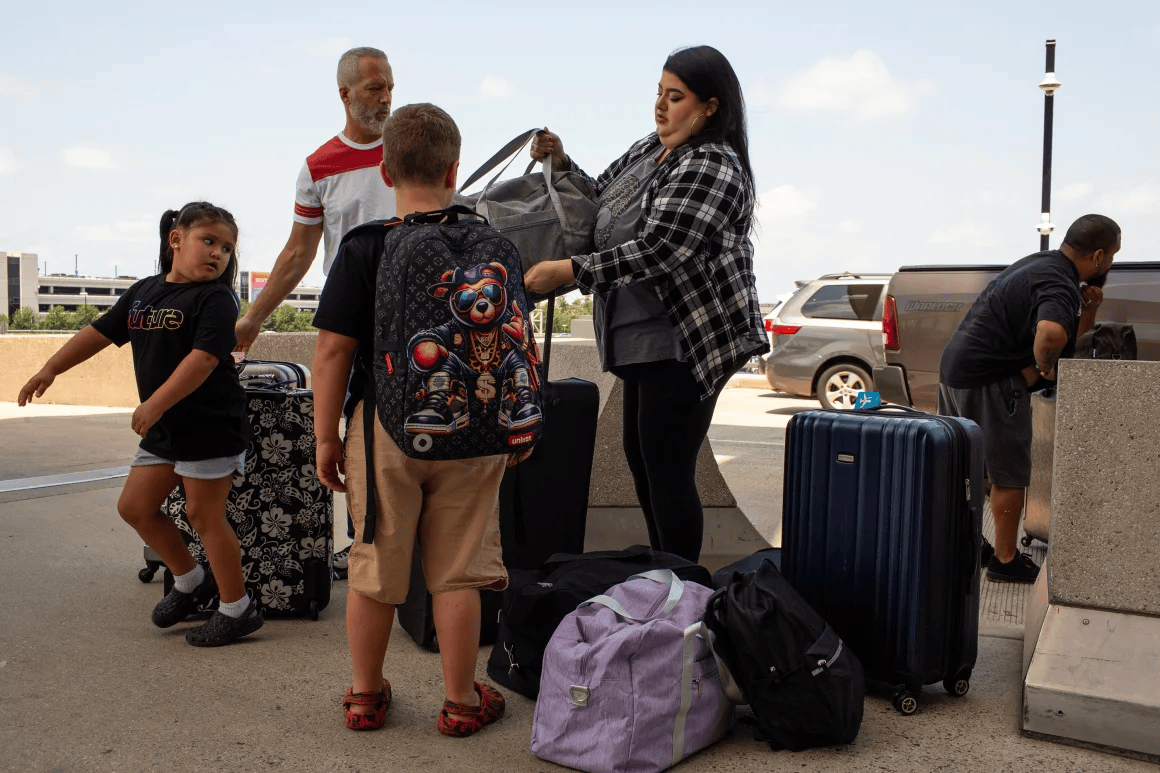 五大联赛所属的国家
_一家人自愿被驱逐出美国：“留在这里是一场赌博”