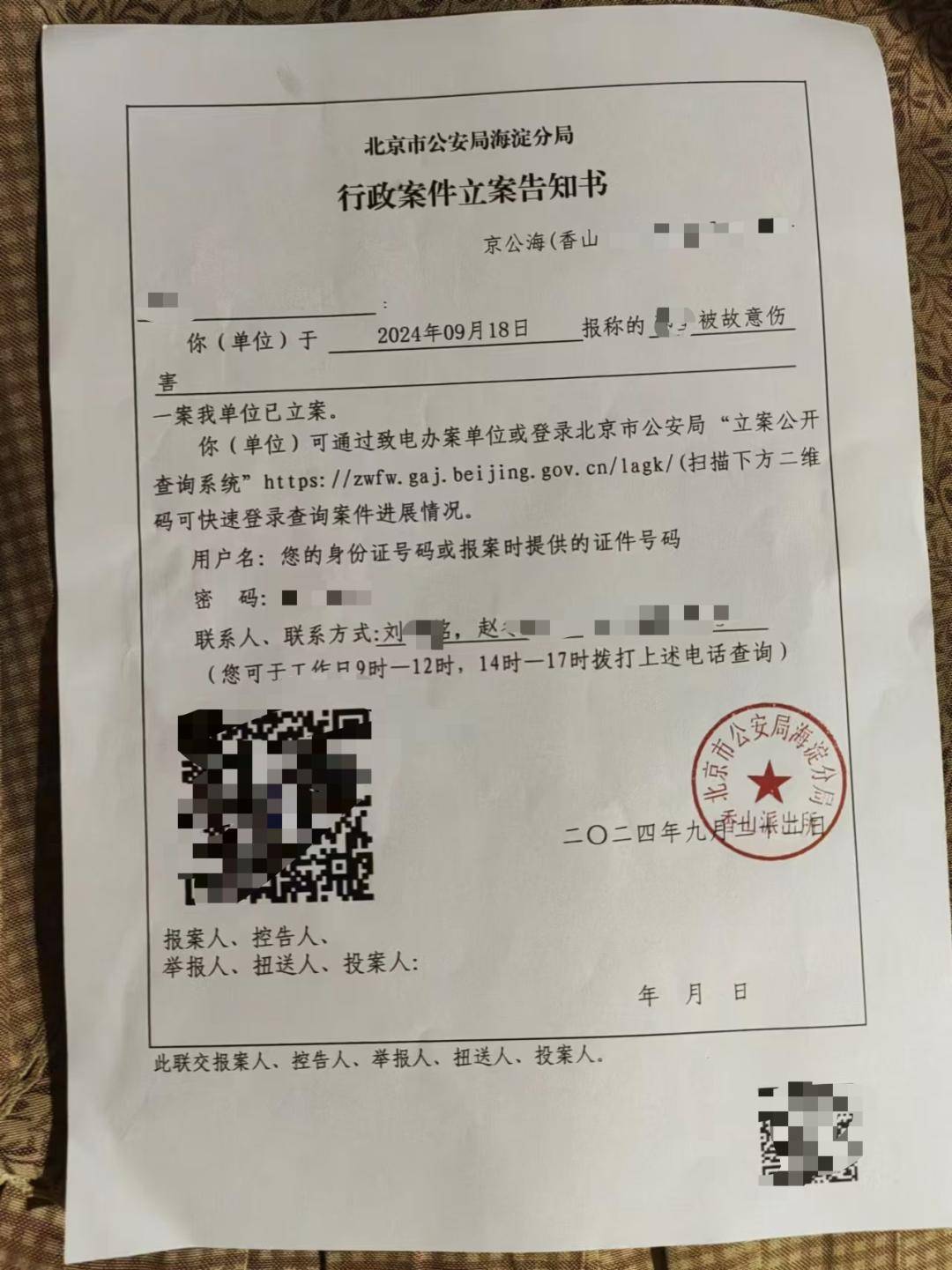 皇冠信用盘注册开户_一女生遭遇同居男友两次动手皇冠信用盘注册开户，双手、髋部受伤靠轮椅出行，男方：“残了就只能跟着我”