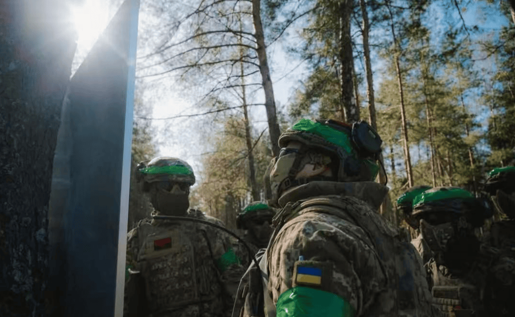 皇冠信用网足球代理_俄军尖兵攻入红军城市中心皇冠信用网足球代理，40%街区展开巷战，数万乌军和西方军人被困