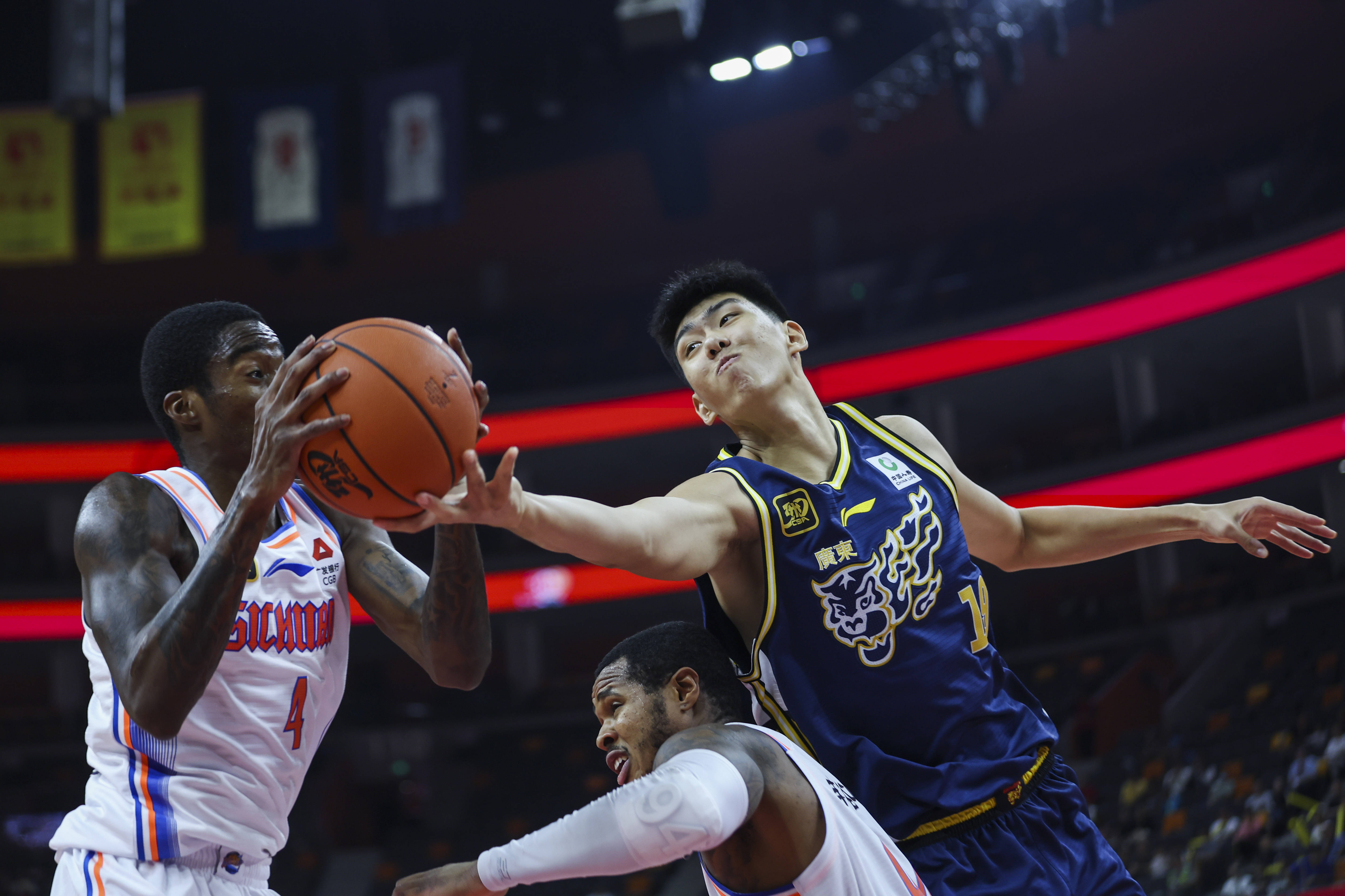 皇冠登3代理申请
_曝广东辽宁北控同曦正积极谈判 交易徐昕王岚嵚等人