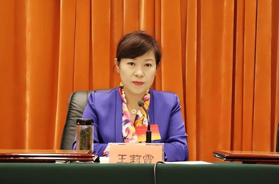 皇冠信用网在线注册
_正部级美女大员被查！千万华服堆满多套住宅皇冠信用网在线注册
，化妆团队提前数小时待命~