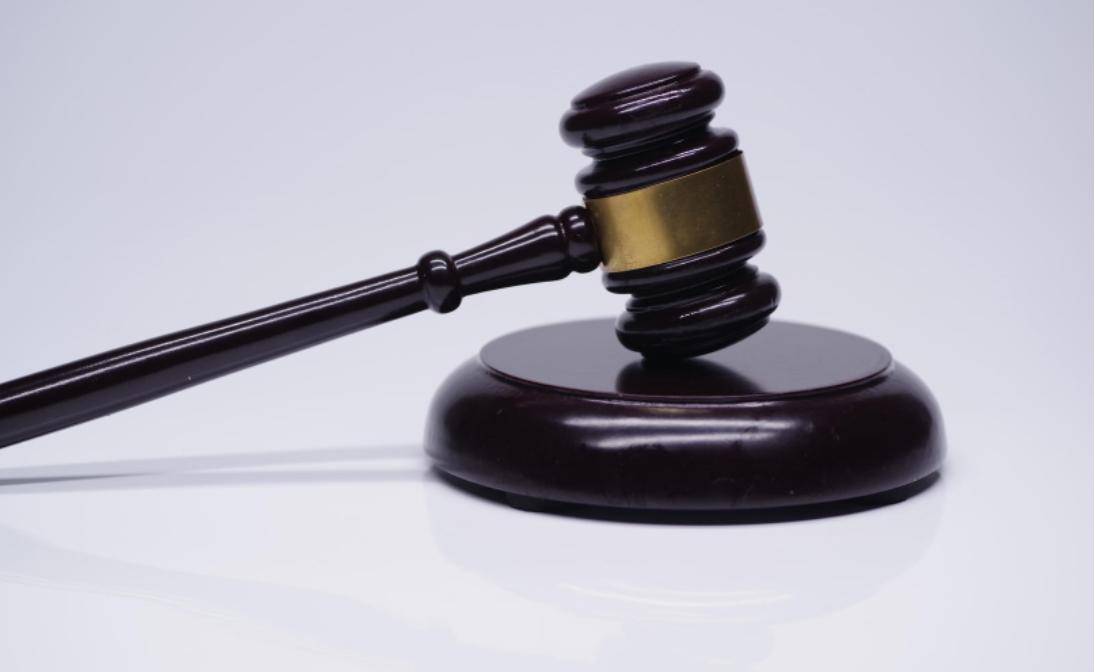 英格兰超级联赛_男子上班期间请假离开英格兰超级联赛,8小时后被发现在路口酒精中毒失温身亡,家属索赔50万被驳回