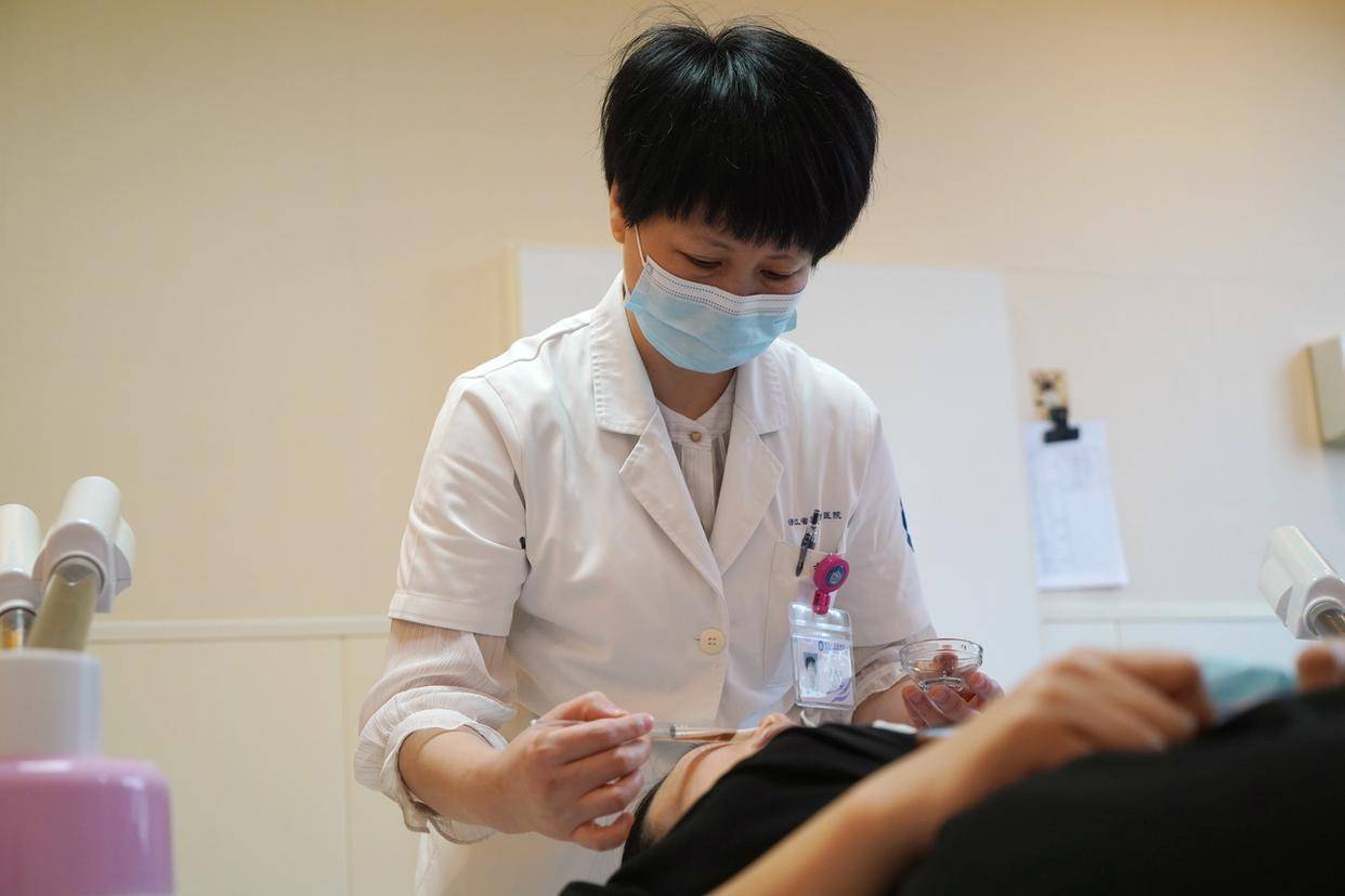 阪神老虎队vs东京读卖巨人队_知名女星自曝医美过度阪神老虎队vs东京读卖巨人队,回应“吊梢眼”缘由冲上热搜,专家道出其中真相!