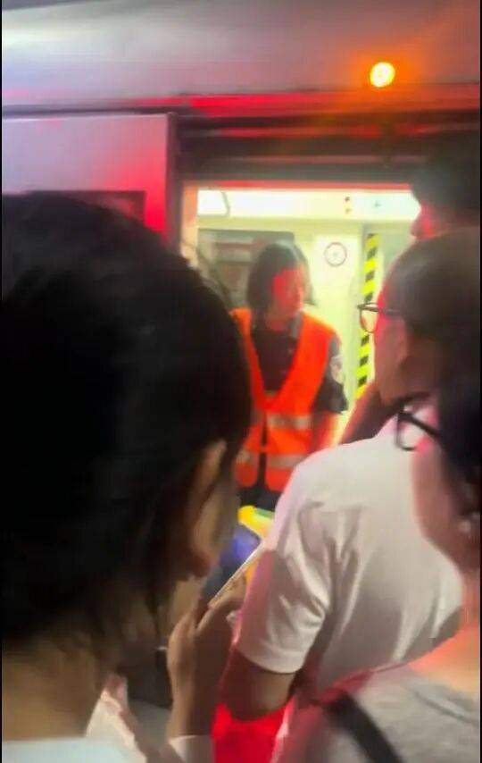 皇冠登一登二登三区别_大连地铁发生故障停运一小时皇冠登一登二登三区别，目击者称看到120和警车，工作人员否认列车和人相撞，故障原因在落实中