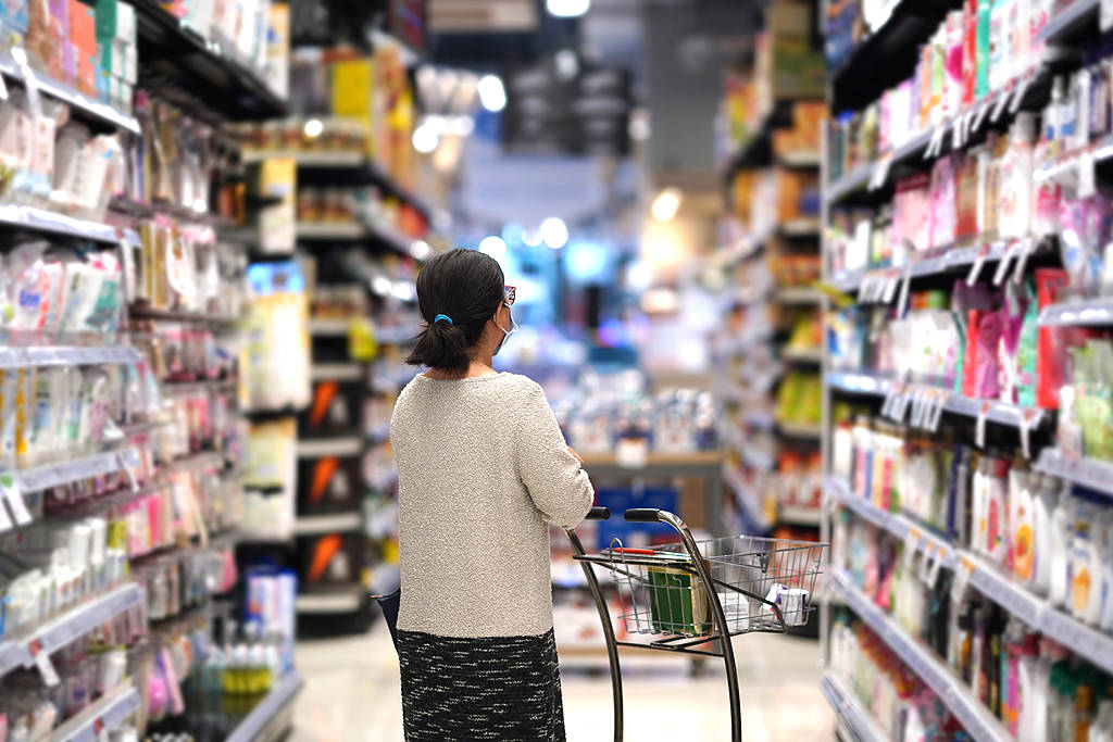 皇冠信用網最高占成_晚9点的“穷鬼超市” 挤满江浙沪上班族