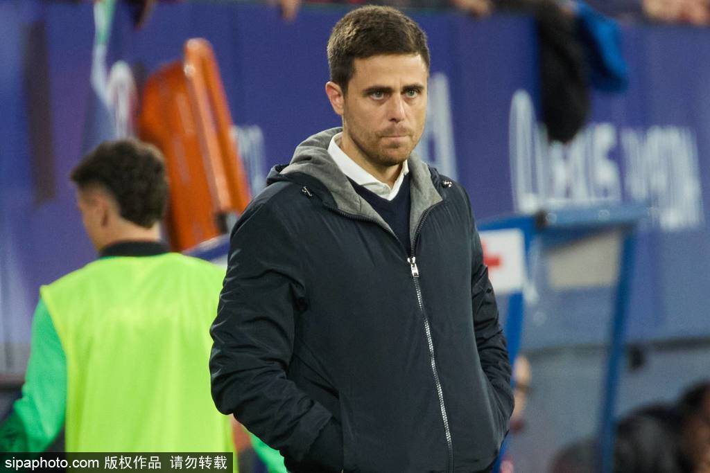 皇冠信用在线注册
_VAR争议引发的怒火:河南队越位判罚成焦点皇冠信用在线注册
,亚泰主帅苏亚雷斯被黄牌警告