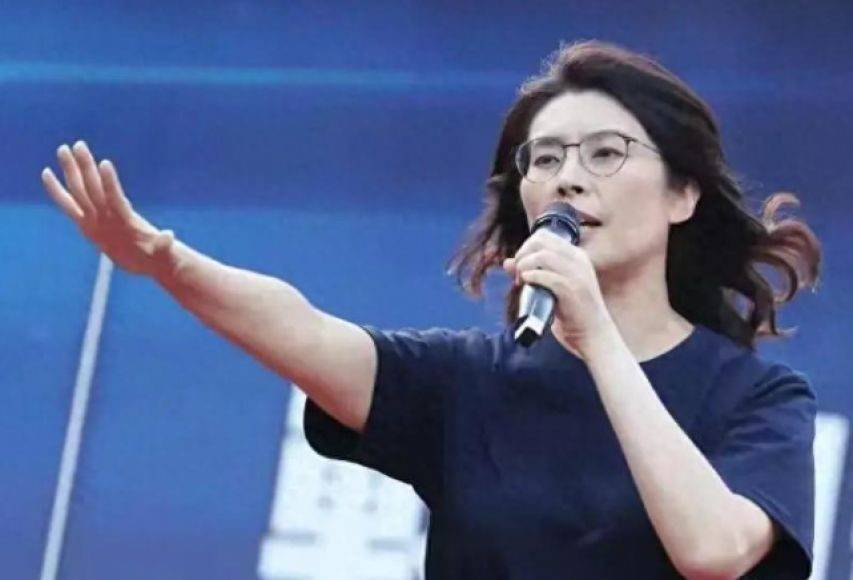 皇冠信用在线开户
_登机赴京前皇冠信用在线开户
，郑丽文公布人事名单，朱立伦回应特殊，不准打破惯例！民进党当局急也晚了