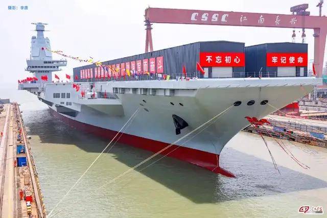 皇冠信用网申请
_双层软卧变三层硬卧！福建舰宿舍首次公开皇冠信用网申请
，咋比辽宁山东舰还挤？