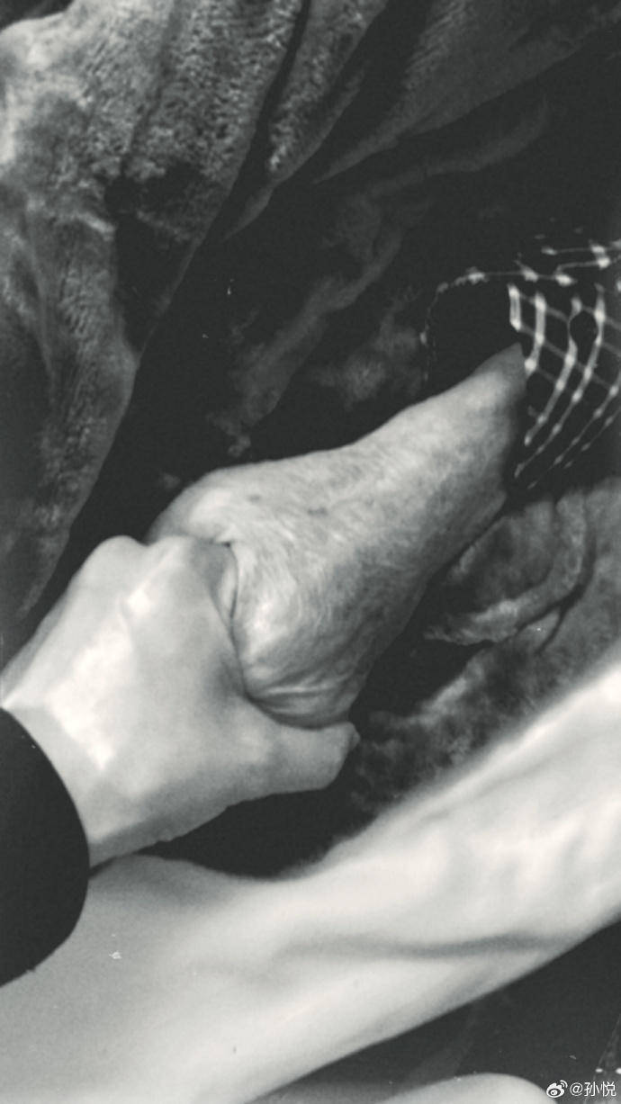 皇冠信用網出租
_歌手孙悦因家人去世皇冠信用網出租
，取消演出，曾为照顾儿子淡出乐坛