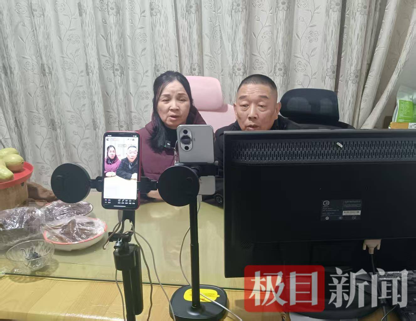 皇冠信用网出租
_章莹颖父母失去女儿也无收入来源皇冠信用网出租
，带货勉强能糊口，直播间“黑粉”被网友骂走