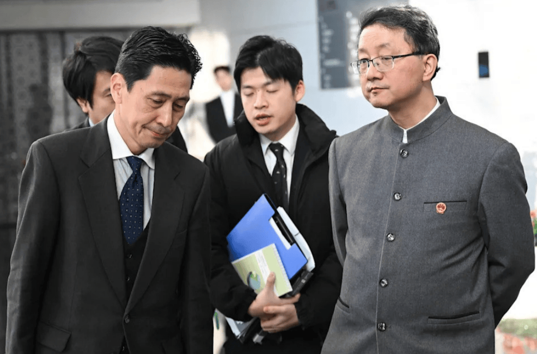 皇家马德里足球
_日方高层恳求访华皇家马德里足球
，中方大使下死命令，高市早苗认错是唯一入场券！