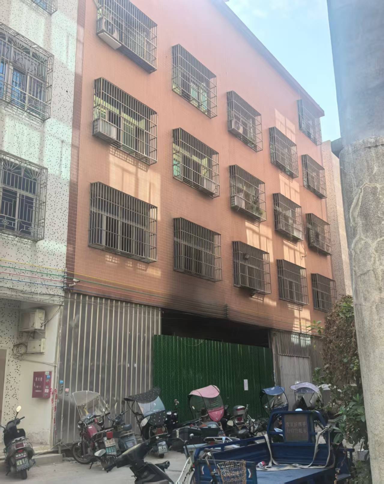 皇冠信用出租_汕头火灾幸存者：妻子腋下夹着两个孩子从后门冲出皇冠信用出租，我告诉女儿要去面对