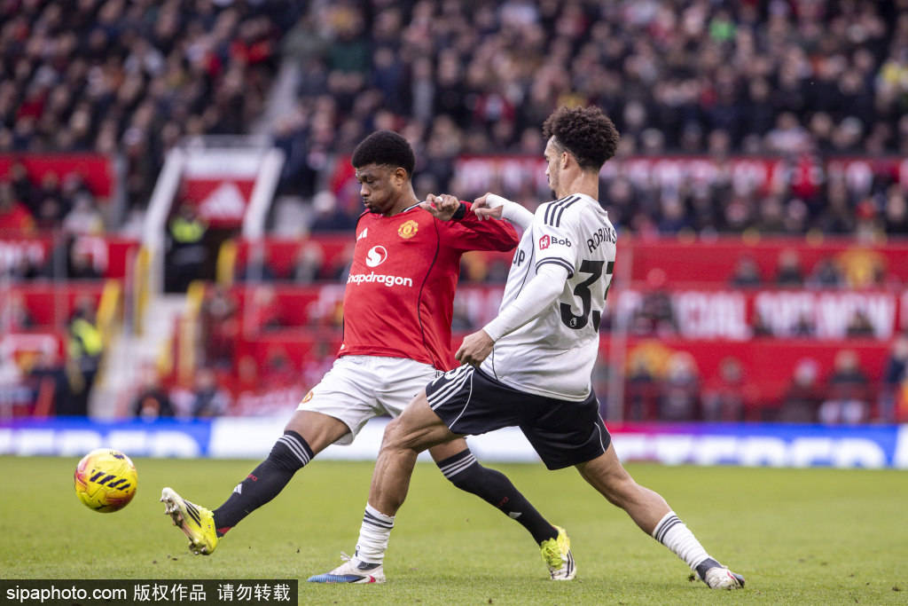 皇冠信用网登1,登2,登3出租_2-0力擒热刺！曼联球迷主场高唱：弗格森说得对皇冠信用网登1,登2,登3出租，这只是热刺而已